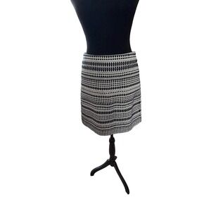 LOFT Petites Black White Geometric Pattern Mini Skirt Size 4P Textured Woven